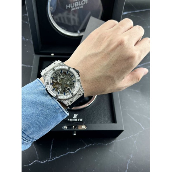 Đồng hồ cặp 2 chiếc nam máy cơ. HubIot size 42mm bảo hành 5 năm.
