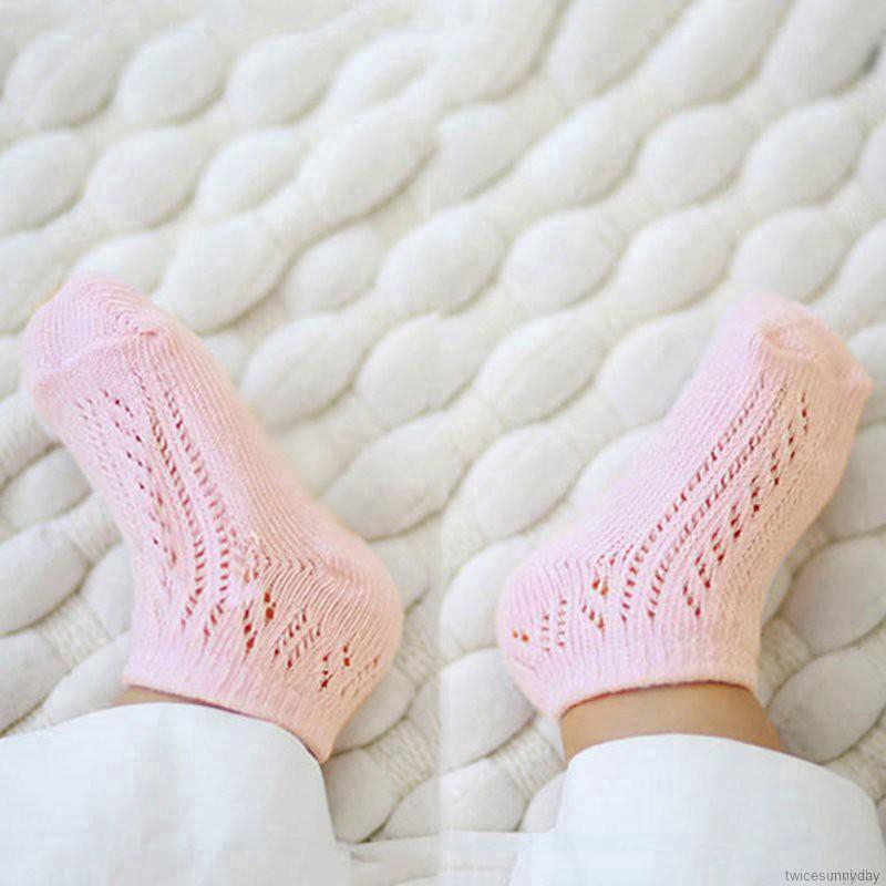 Vớ trơn màu kiểu dáng xinh xắn dành cho các bé