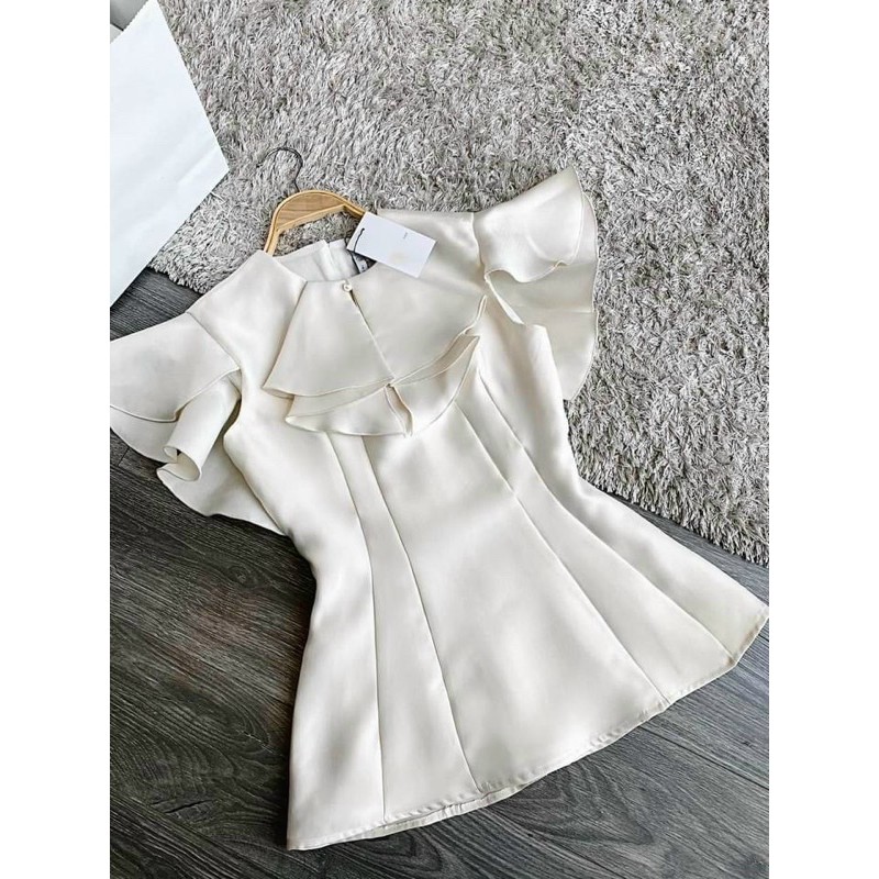 Áo peplum tay ngắn cổ phối bèo, tay áo loe