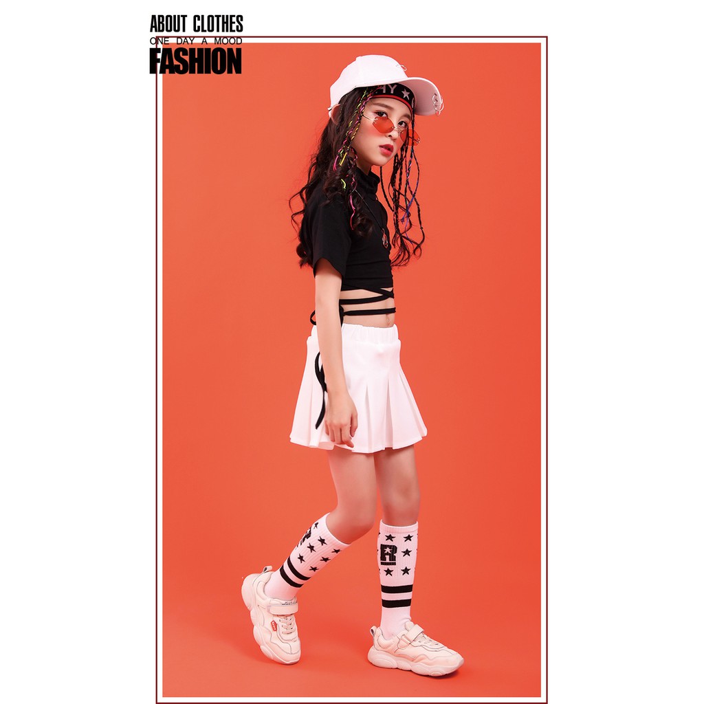 Trang phục nhảy Hiphop trẻ em | set Crop top phối dây cộc tay kết hợp chân váy Moschino