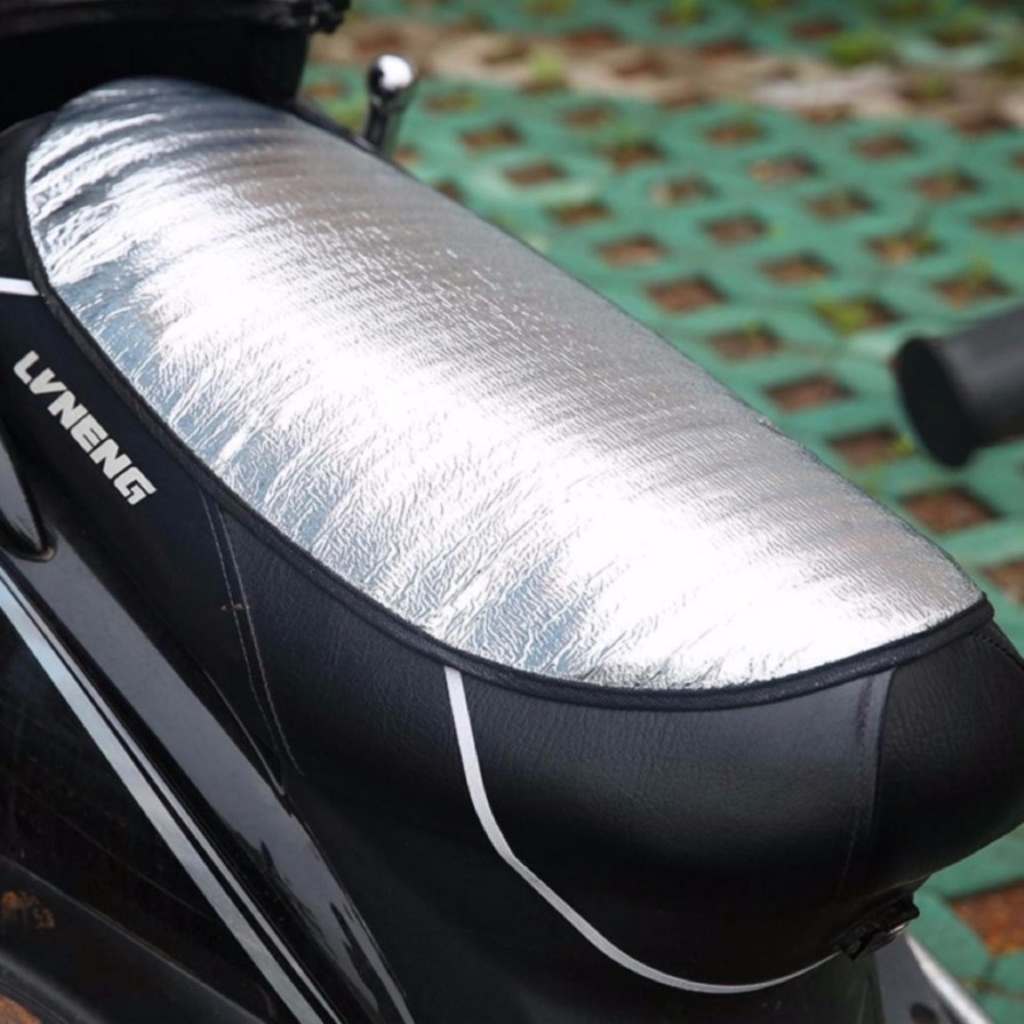 Tấm Lót phản quang che nắng chống nóng yên xe máy, che bụi, che mưa loại tốt - 60x35cm