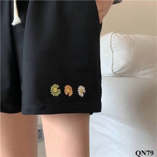 Quần short hoa cúc