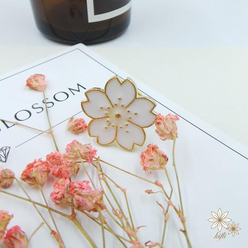 Ghim Cài Áo Hình Hoa Anh Đào Bằng Kim Loại Độc Đáo