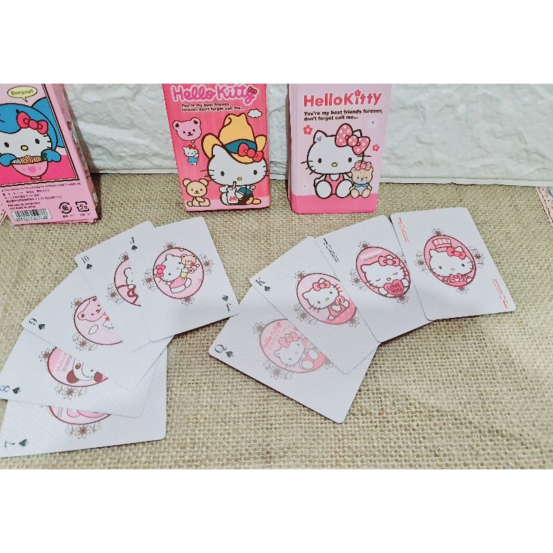 Bộ bài tây Hello Kitty cưng xỉu, phiên bản đặc biệt hiếm.