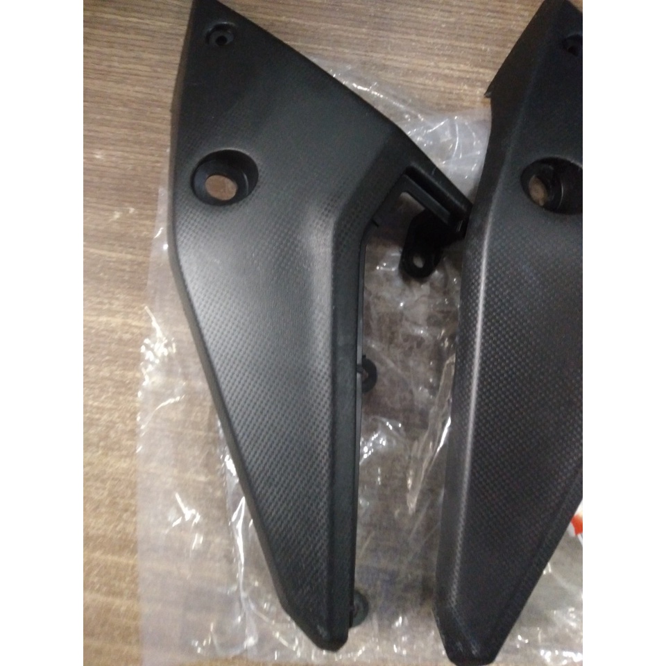 Mỏ cày đen nhám bên trái xe Sym Galaxy 50cc