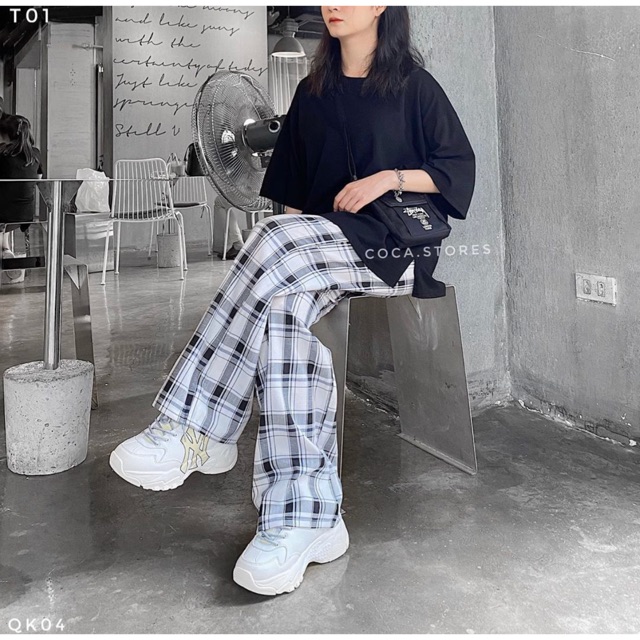 Quần kẻ ống rộng màu trắng