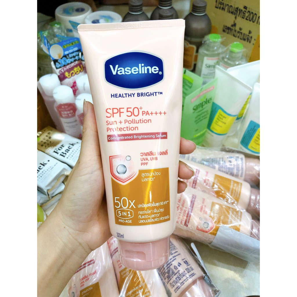 Dưỡng thể Vaseline 50x bảo vệ da suốt 8H với Chống Nắng SPF 50+ PA++++ giúp da sáng rạng rõ với Niacinamode 320ml