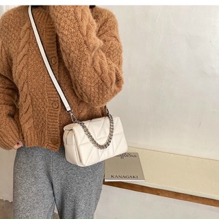Túi đeo chéo nữ trần chỉ dây xích