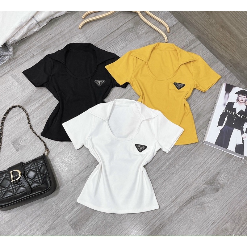 Áo thun body cổ bẻ U phối lô gô | BigBuy360 - bigbuy360.vn