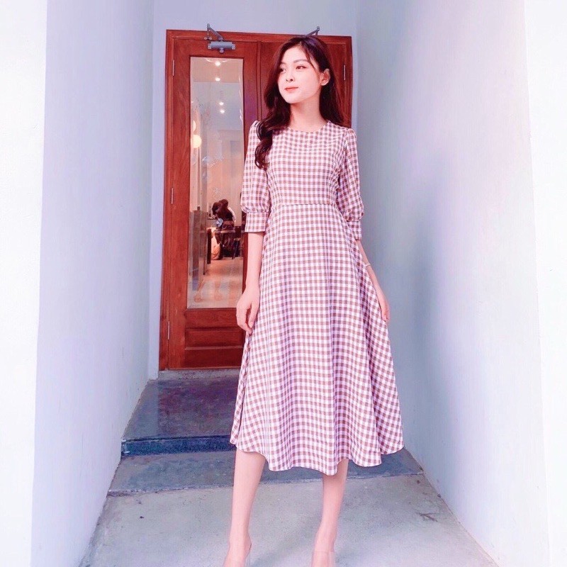 Đầm váy caro hồng tay lỡ tùng xoè