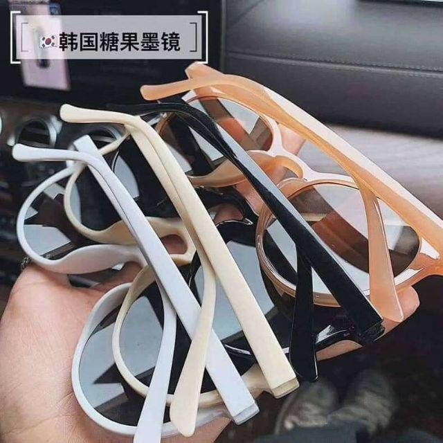 KÍNH DÂM ĐI BIỂN NHIỀU MÀU