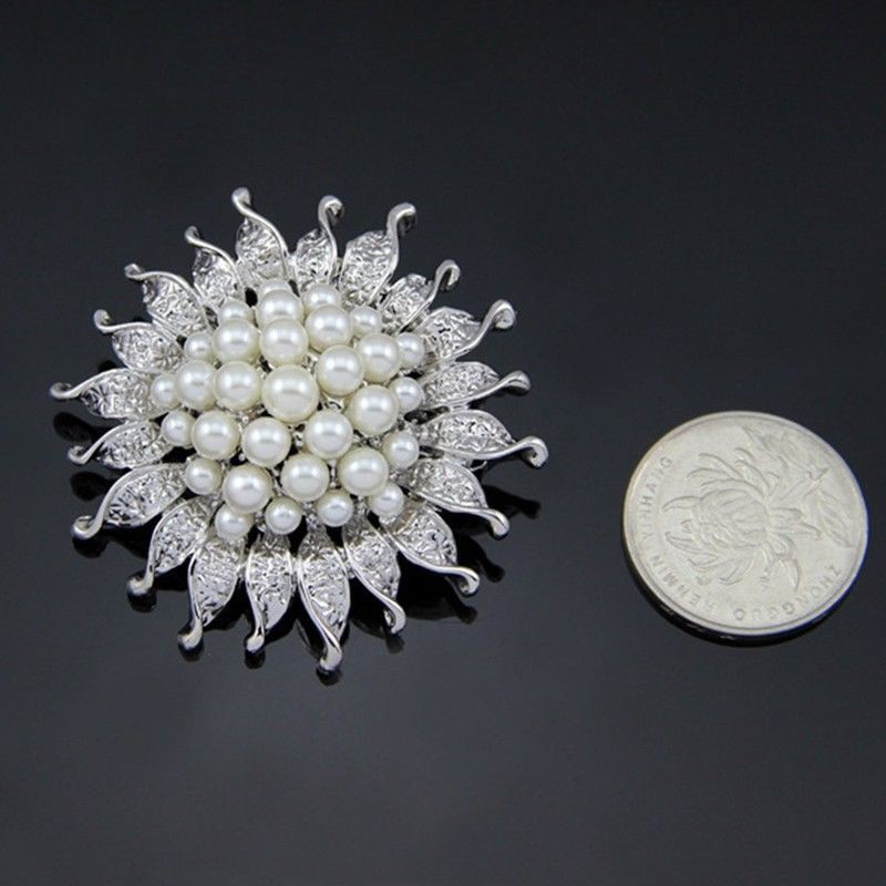 flowersqueen Cài áo hình bông hoa đính ngọc trai giả màu trắng dành cho nữ