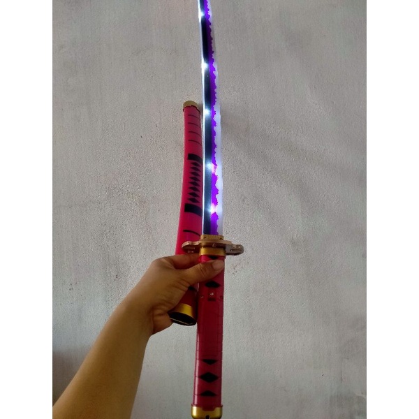Kiếm phát sáng Zoro chỉ phát ra sáng