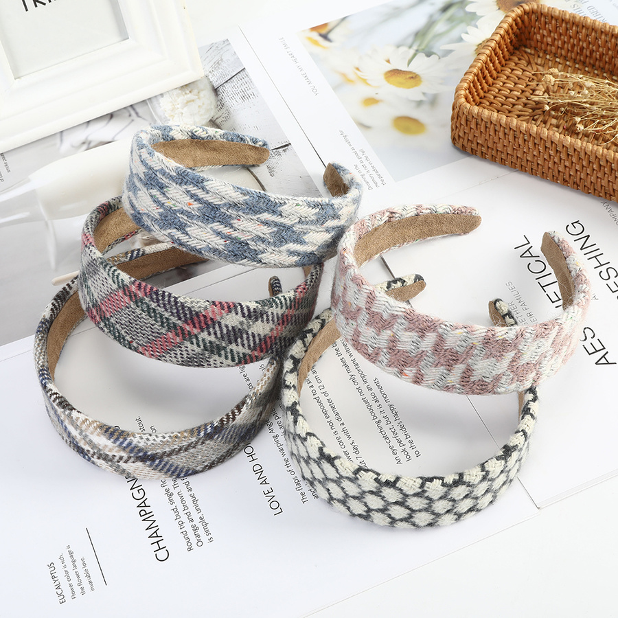 Cài tóc làm bằng len họa tiết caro phong cách thời trang Hàn dành cho phái đẹp