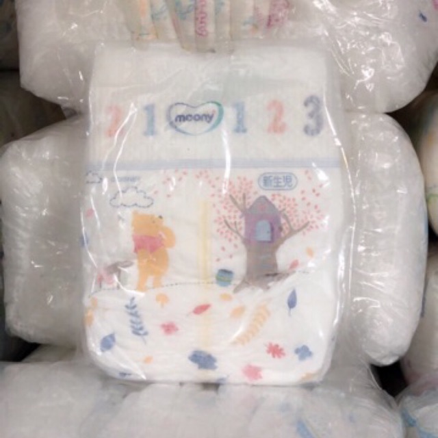 Combo 100 tã dán Moony size newborn cho bé 5kg đổ lại