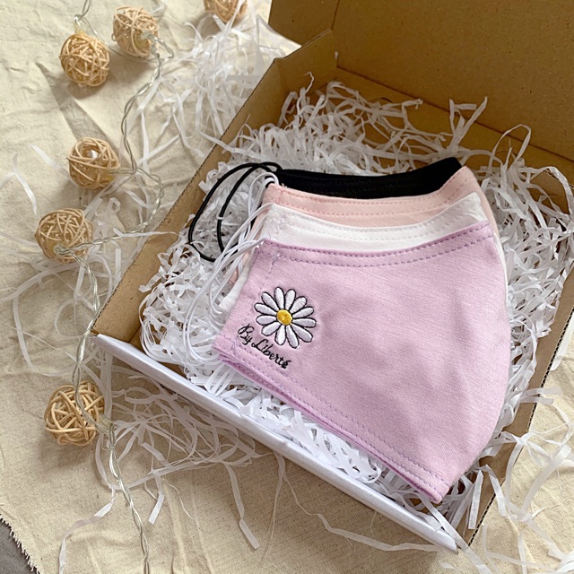 KHẨU TRANG THÊU HOA DAISY ( Bán theo hộp )
