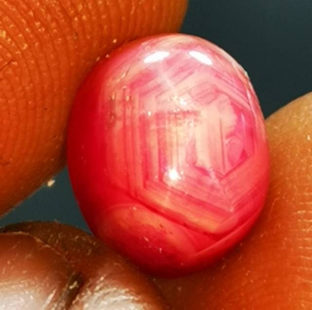 Đá Ruby Tự Nhiên Kiểu Dáng Cổ Điển