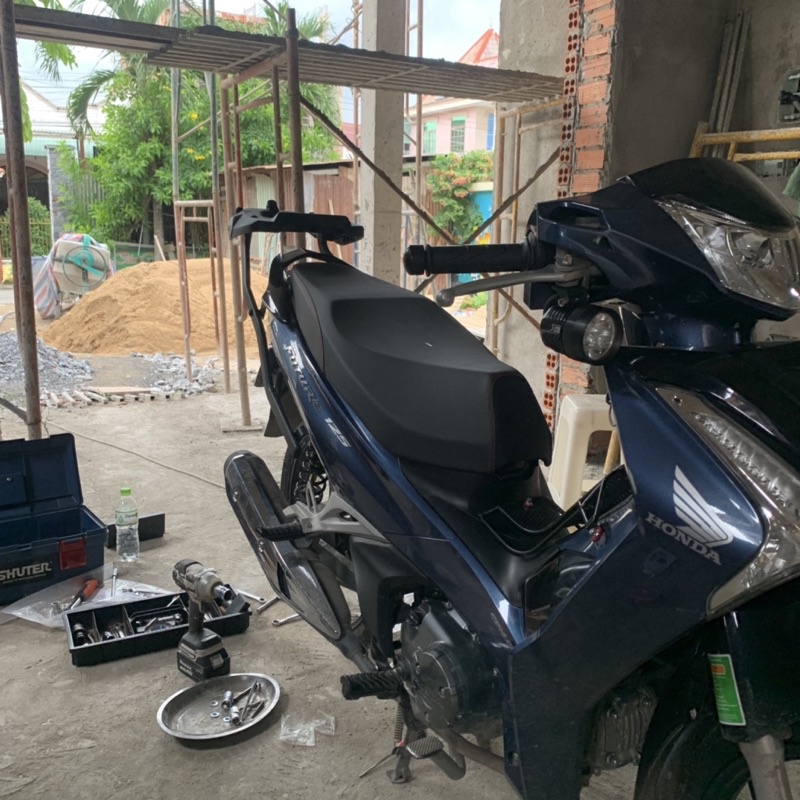 Baga sau Givi xe Future Led 125 Fi, Wave 125