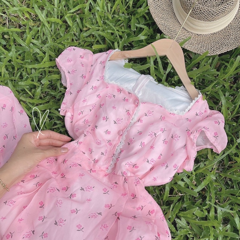 ĐẦM MIDI HỒNG VIỀN REN CỔ VUÔNG NÚT NGỰC