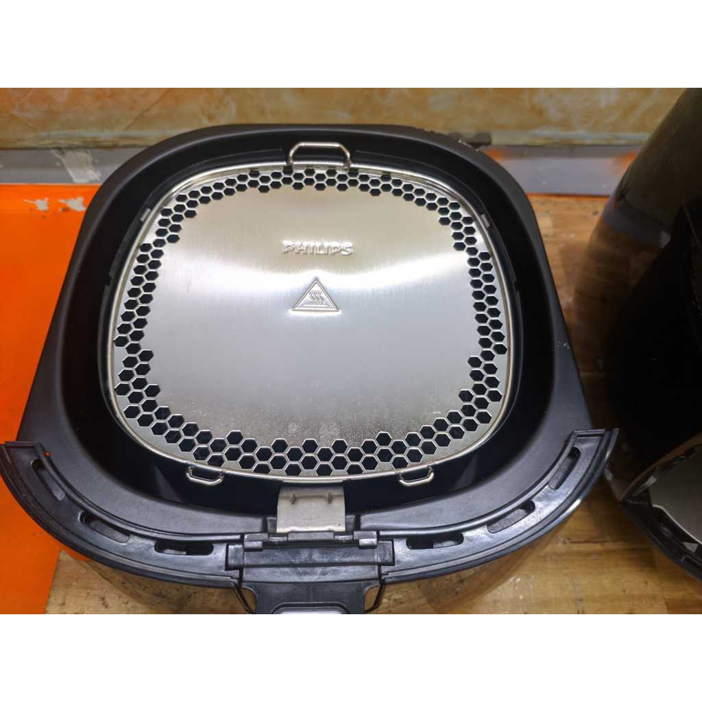 Nồi chiên KO dầu PHILIPS HD9530 Trưng Bày nướng 800 gram Bh 1 năm giá 3,8 triệu.