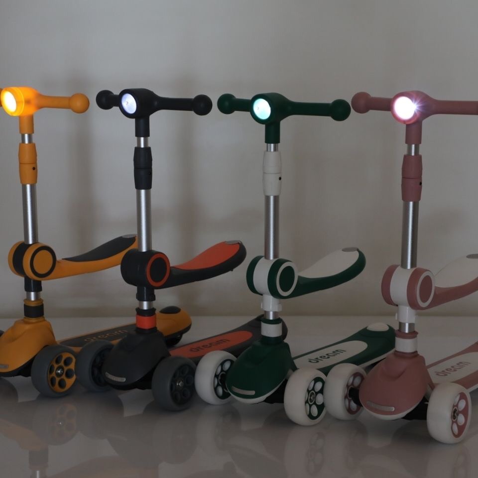 Xe trượt Scooter cho bé Dream - tải trọng 80kg , đèn ,nhạc,bánh phát sáng