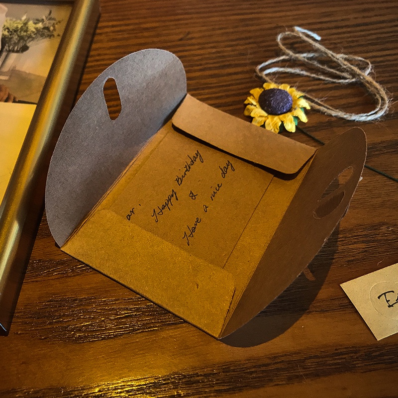 Thiệp Sinh Nhật, Thiệp Chúc Mừng Các Loài Hoa (Thiệp ghi lời chúc màu nâu bằng giấy thủ công gắn hoa)
