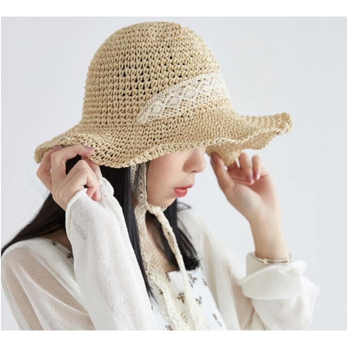 Mũ cói Vintage đi biển vành rộng cột dây ren trắng
