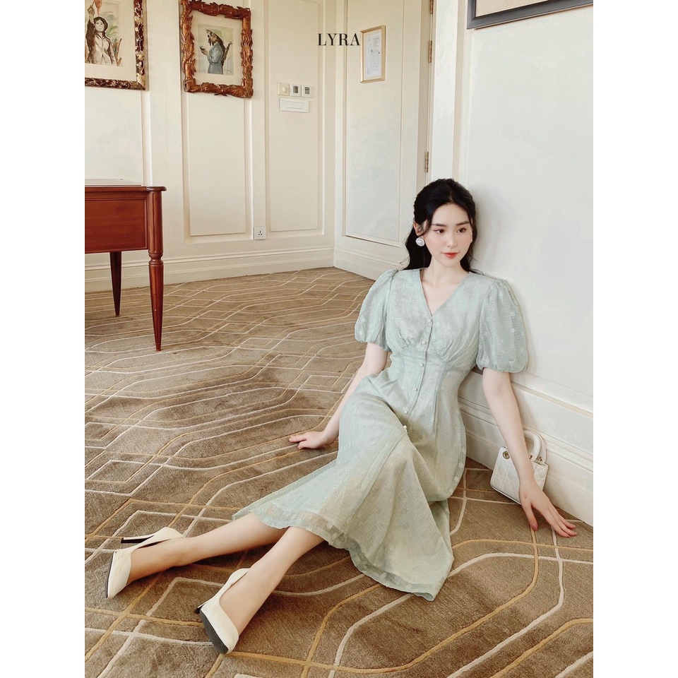 Đầm nữ váy nữ dự tiệc cổ tròn hở vai tà xéo hông viền cườm trắng đen Rossy Fashion - SR190