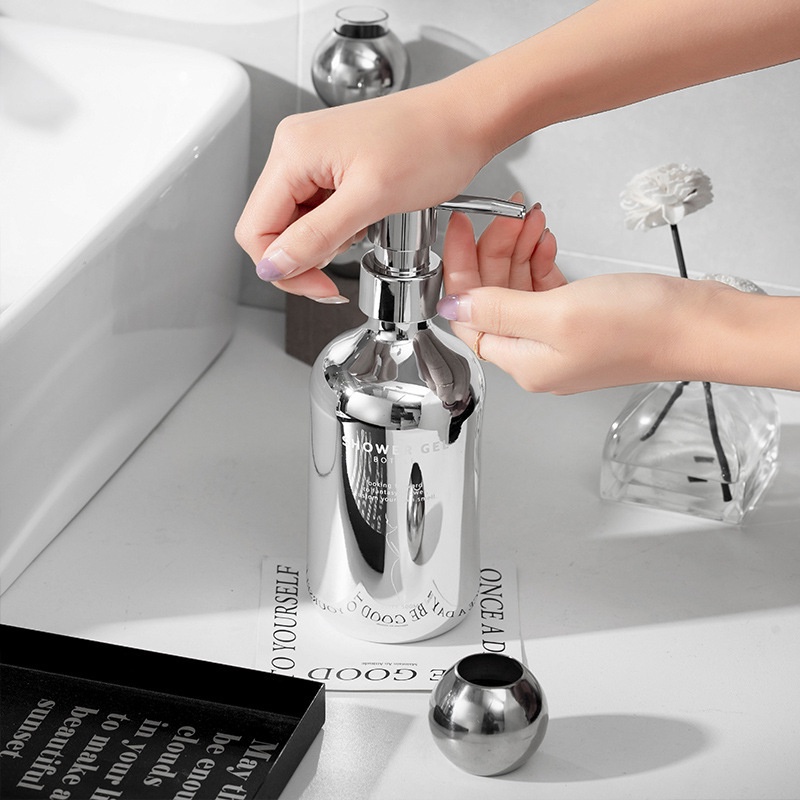 Bình Đựng Xà Phòng Tắm Dạng Nhấn Màu Bạc Sang Trọng