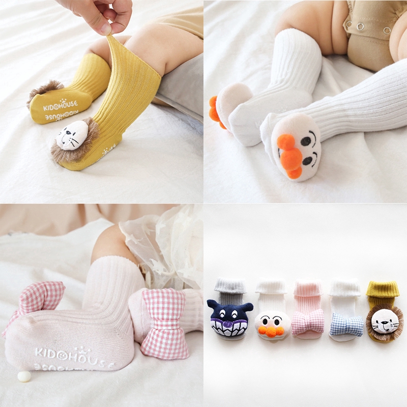 Đôi vớ cotton chống trượt đáy mềm mại họa tiết hoạt hình 3D đáng yêu cho trẻ sơ sinh