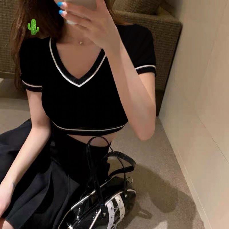 Áo thun cổ tim Croptop phối viền đẹp xuất sắc PC