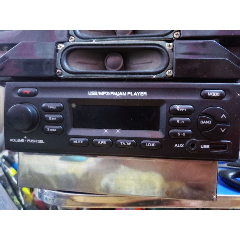 Đầu MP3 radio aux usb tháo xe tải . loại 1 din . giành lắp chung cho tất cả các xe.