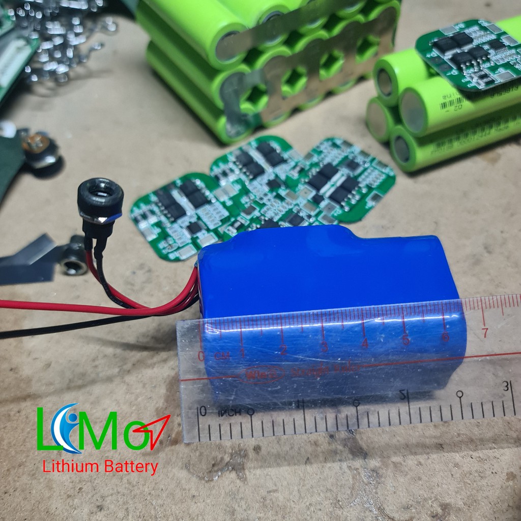 LIMO - Khối pin Lithium 4S . Được đóng từ 4 cell Pin sạc cao cấp, xả cao 25A