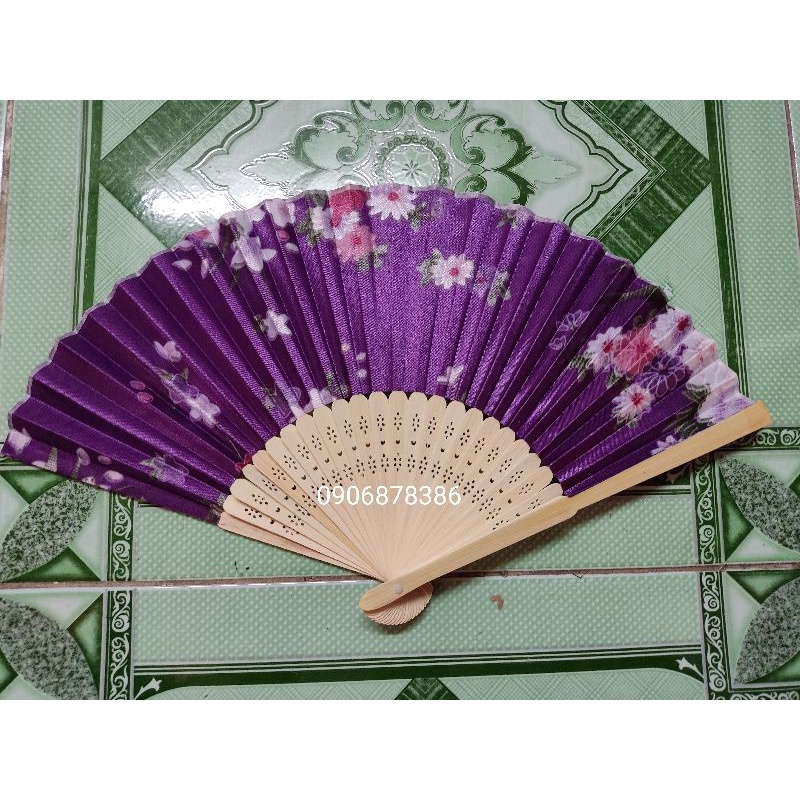 Quạt Nhật gấm cầm tay