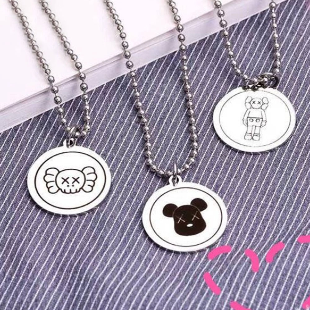 Dây chuyền mặt chạm khắc hoạ tiết hoạt hình độc đáo cho các cặp đôi