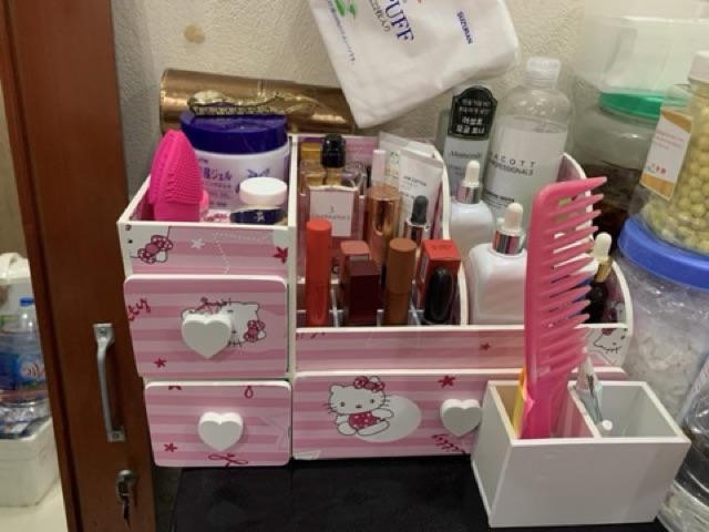 Kệ đựng mĩ phẩm max hellokitty 35cm