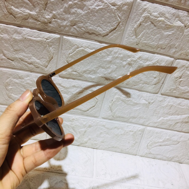 Kính xinh sang chảnh