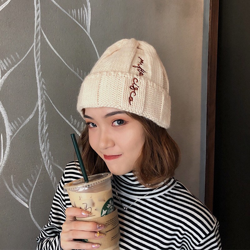 Mũ len vặn thừng thêu chữ
