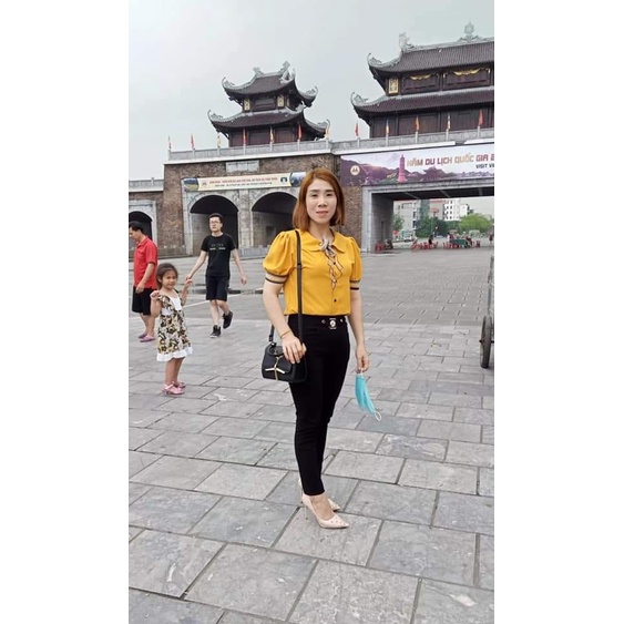 Áo sơ mi nữ công sở thời trang SURI mẫu mới tay ngắn,cổ lá thắt nơ rời rất đẹp,rất hiện đại,trẻ trung.