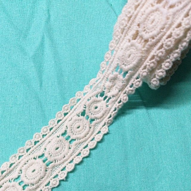 Ren chỉ màu kem bản 4.5cm(75cm/4k)