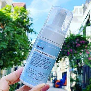 Sữa rửa mặt siêu mịn KLAIRS RICH MOIST FOAMING CLEANSER
