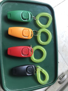 Clicker còi huấn luyện