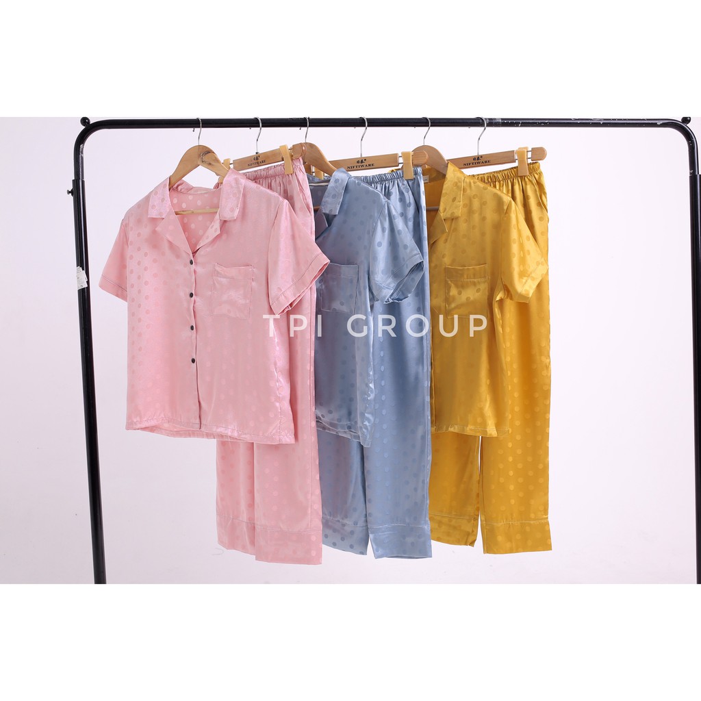 Đồ ngủ pijama lụa gấm chấm bi cộc dài