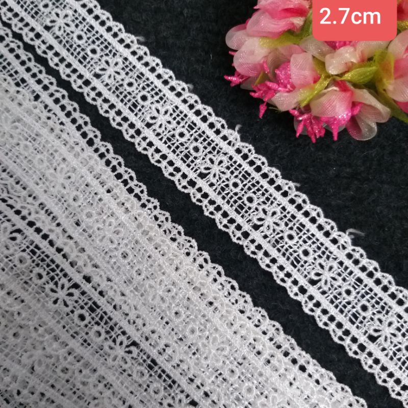 Ren thêu chỉ bóng  , màu trắng sáng , size 1.8cm đến 3.5cm.