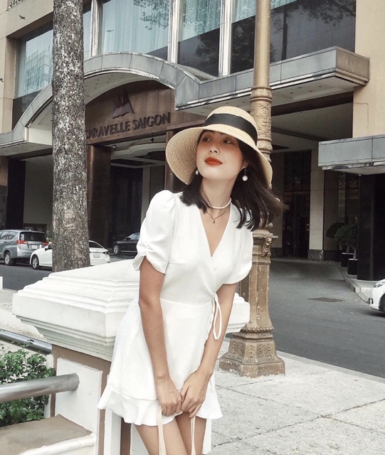 Đầm trắng cổ V đắp tà | BigBuy360 - bigbuy360.vn