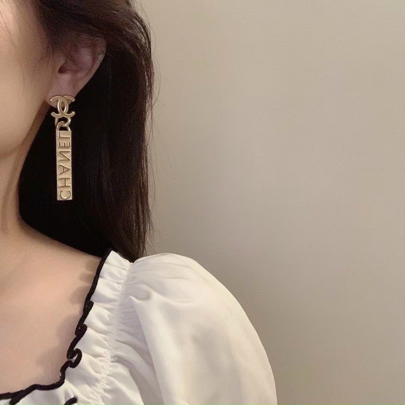 Khuyên tai CN hàng QCCC