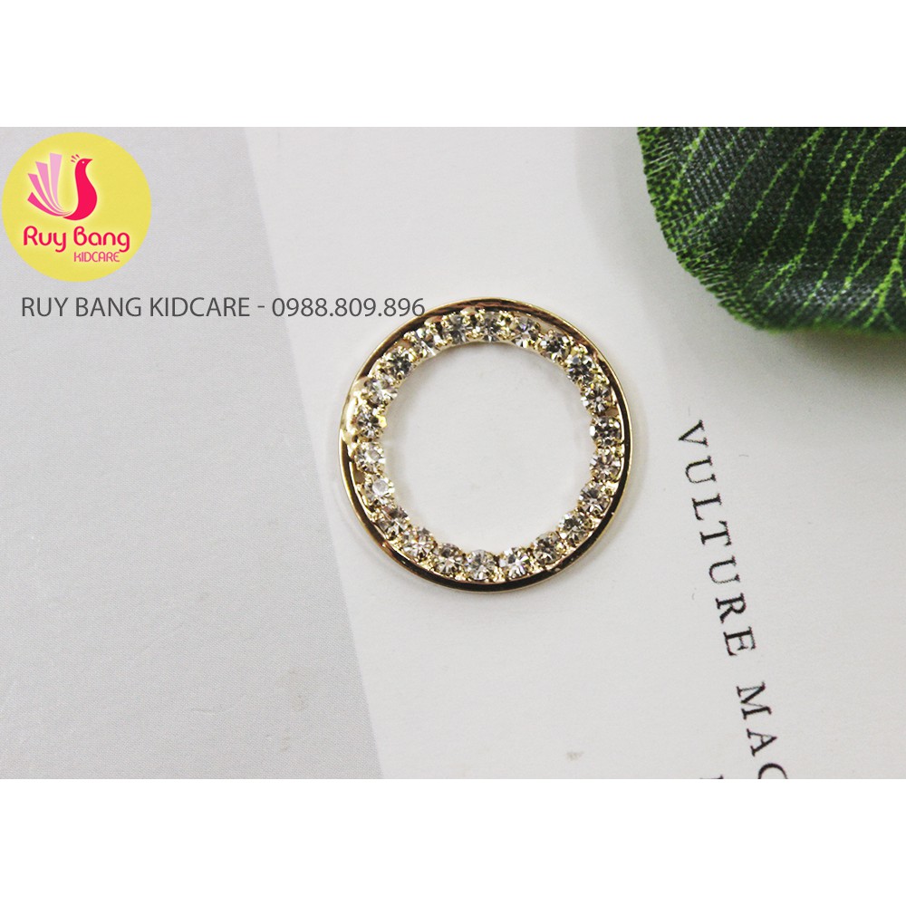 Cành lá kim loại, center đá đính hoa vải handmade