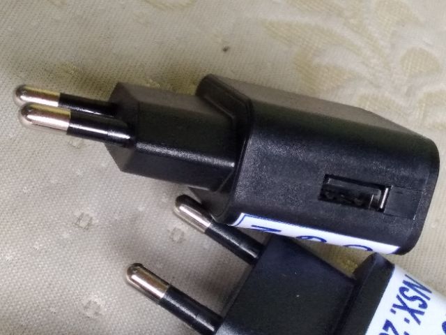 Cóc sạc nhanh 5v2a, có thể dùng cấp micro và blutooth.