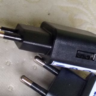 Nguồn 5v2a, có thể dùng cấp micro và blutooth.