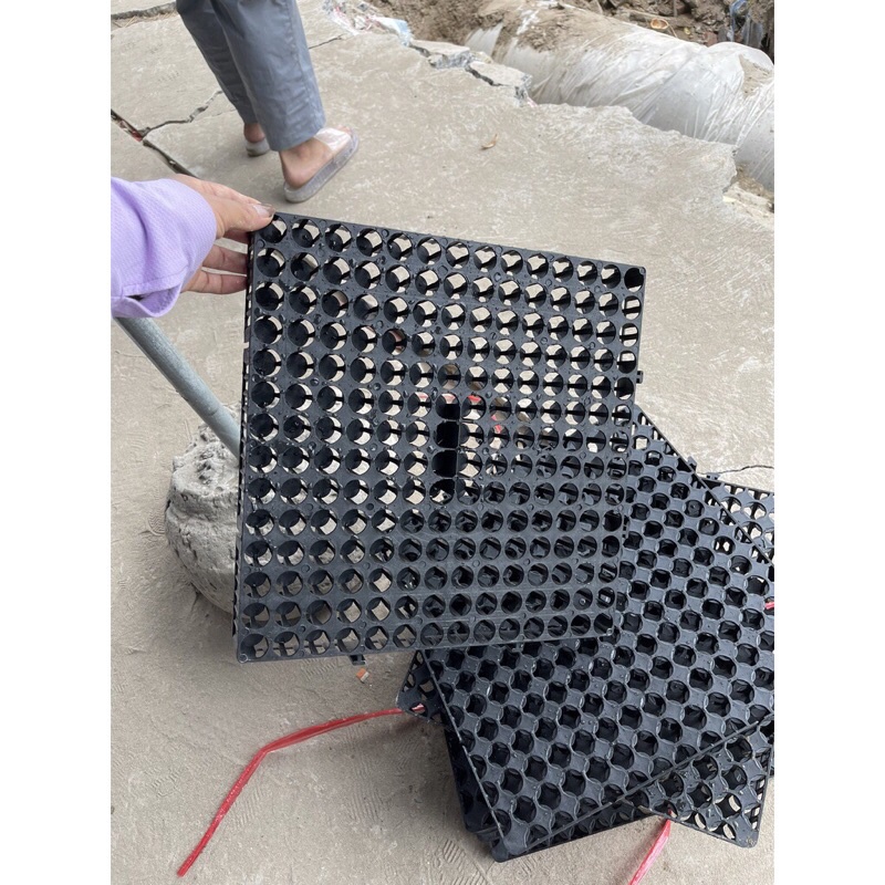 Thảm lót sàn, vỉ thoát nước lỗ kháng khuẩn,chống trơn,trượt kt33*33 cm sạch sẽ,thoáng mát,êm chân,an toàn cho trẻ em